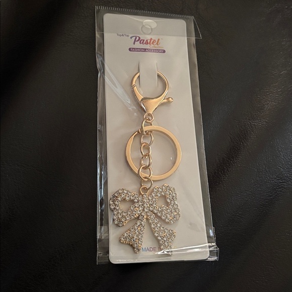 Gold Bow Keychain with Rhinestones - Picture 3 of 3